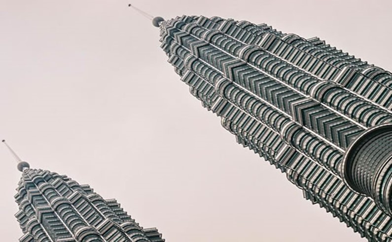 Малайзия. Куала Лумпур. Башни-близнецы Петронас – самые высокие в мире (452 метра).