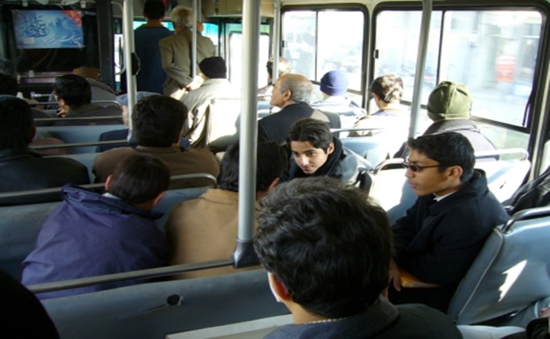 Иранский автобус - мужчины отдельно.
