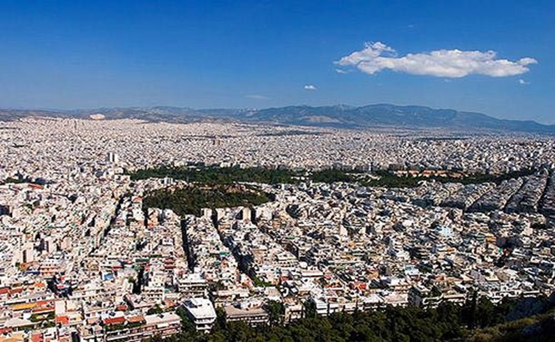 Панорама на белоснежные Афины с высоты холма Ликавиттос.
Афины, Греция.
