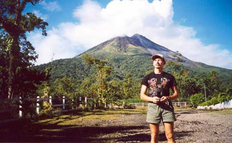 Коста-Рика: на фоне вулкана Аренал (иллюстрация к «Дневнику путешествия в Коста-Рику и Панаму»)