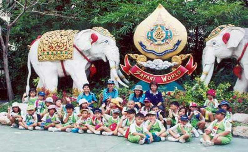 Тайские ребятишки на экскурсии в Сафари-парке