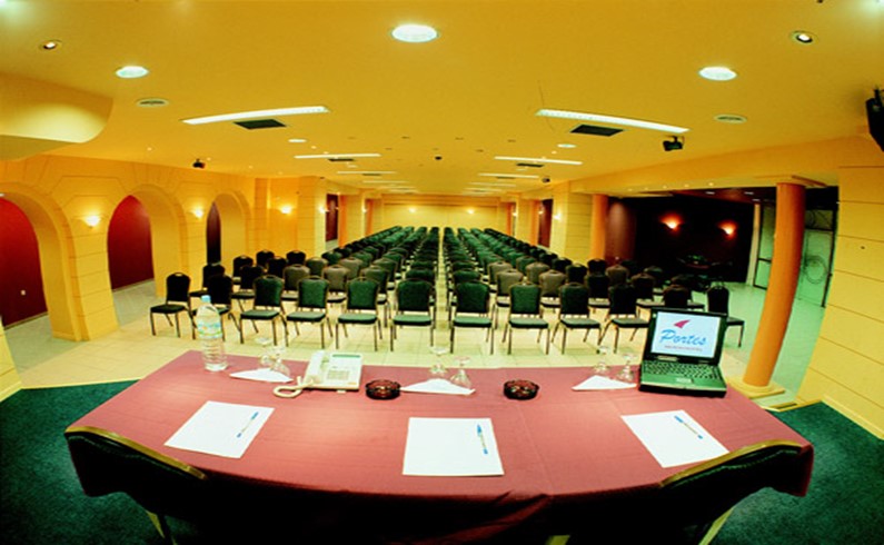 Конференц-зал в отеле Portes Beach