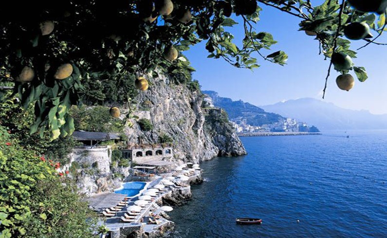 Отель Santa Caterina в Амальфи (Италия), здесь во время съемок жили Бред Питт и Анджелина Джоли